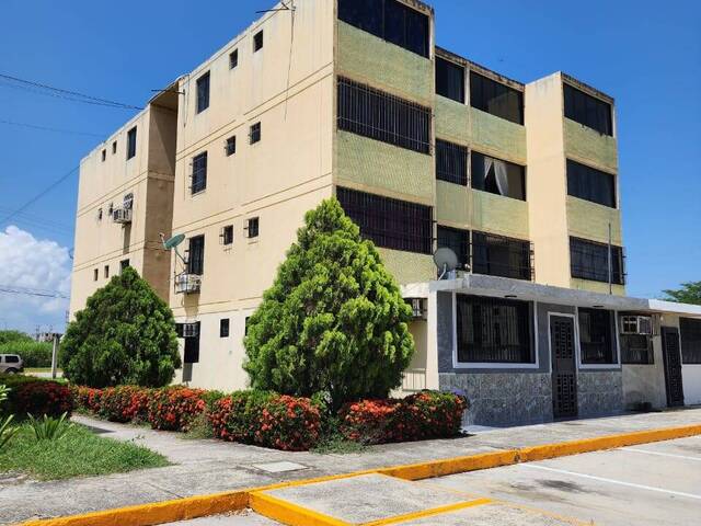 #249872 - Apartamento para Alquiler en Los Guayos - G