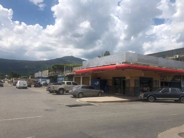 Venta en Av. Universidad -  Naguanagua