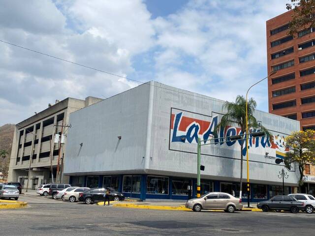 Venta en Av. Bolivar - Valencia